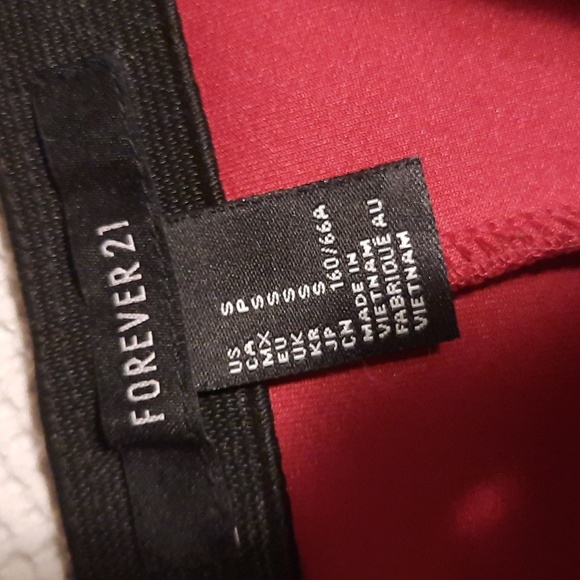 Red skirt - Picture 2 of 2